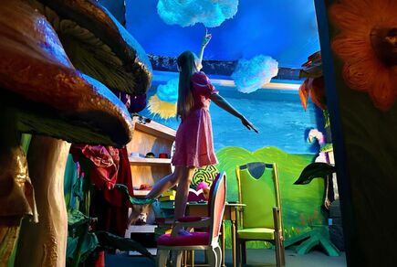 Картинка квест кімнати Аліса: Таємна церемонія в місті Харків