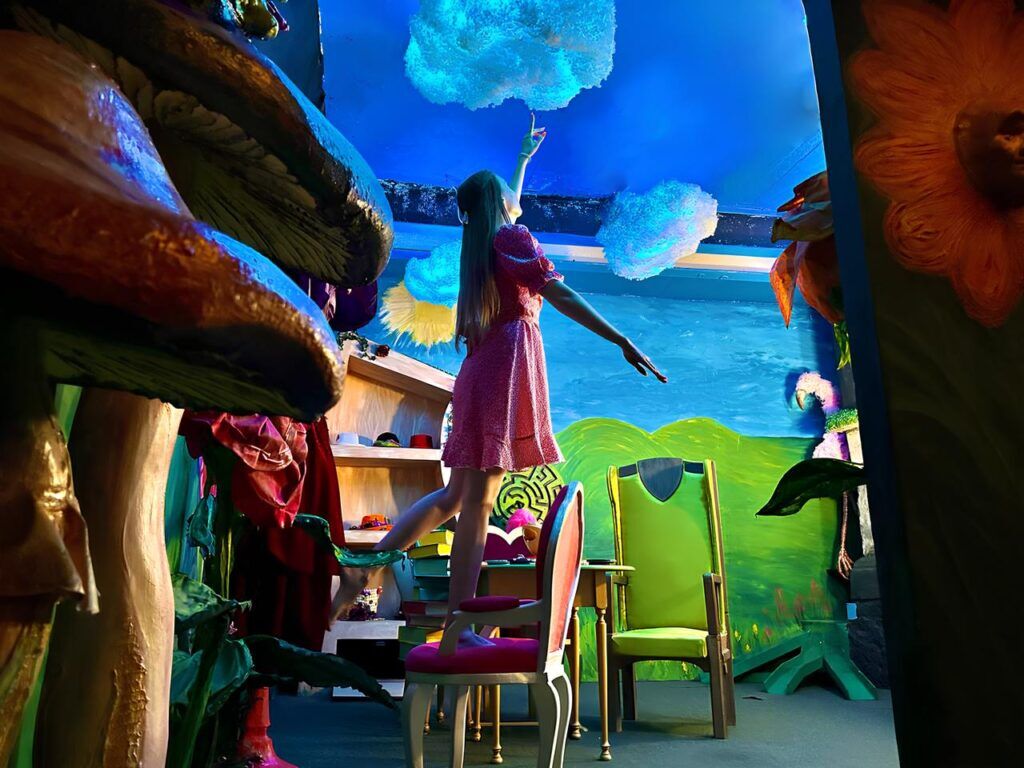 1 Фото квест кімнати Аліса: Таємна церемонія в місті Харків